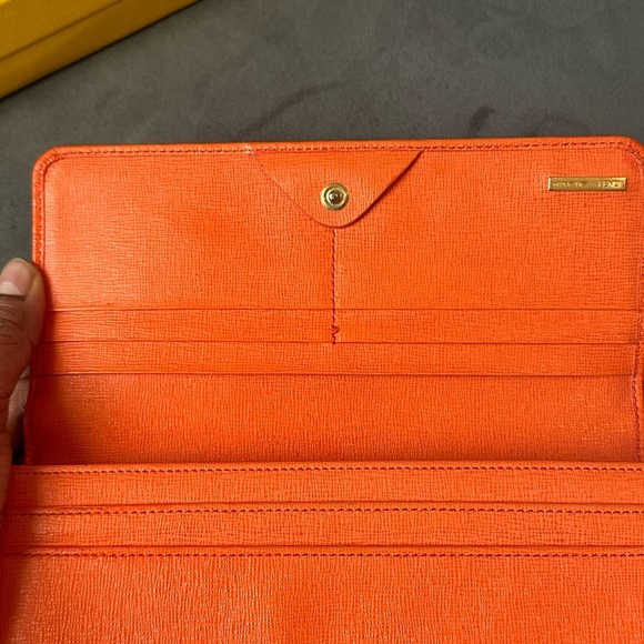 FENDI Wallet Crayon Orange Leather Authentic - Picture 11 of 14